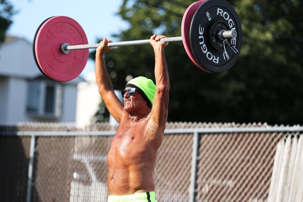 Can you gain muscle while losing fat? what does science say