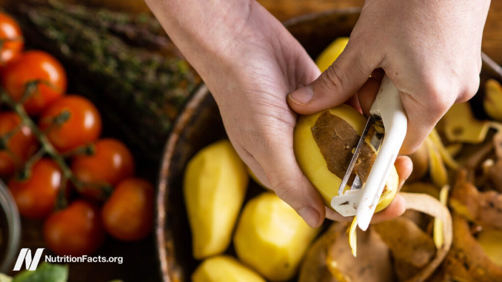 Why does freezing potatoes reduce their glycemic load?